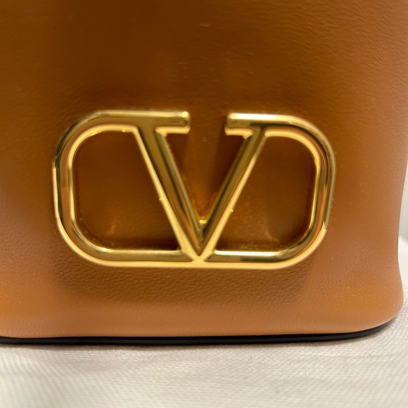 Valentino VLogo Signature Bucket Bag - Picture 8 of 9